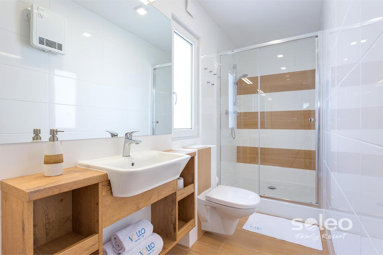 Soleo Family Resort - Domki 3 Min Od Morza - 3 Baseny, 4 Jacuzzi, Sauna, Animacje, Malpi Gaj, 3 Sale Zabaw, 4 Place Zabaw, 2 Restauracje רבאל מראה חיצוני תמונה