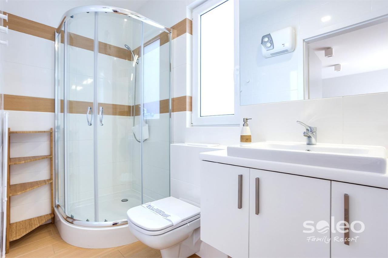 Soleo Family Resort - Domki 3 Min Od Morza - 3 Baseny, 4 Jacuzzi, Sauna, Animacje, Malpi Gaj, 3 Sale Zabaw, 4 Place Zabaw, 2 Restauracje רבאל מראה חיצוני תמונה