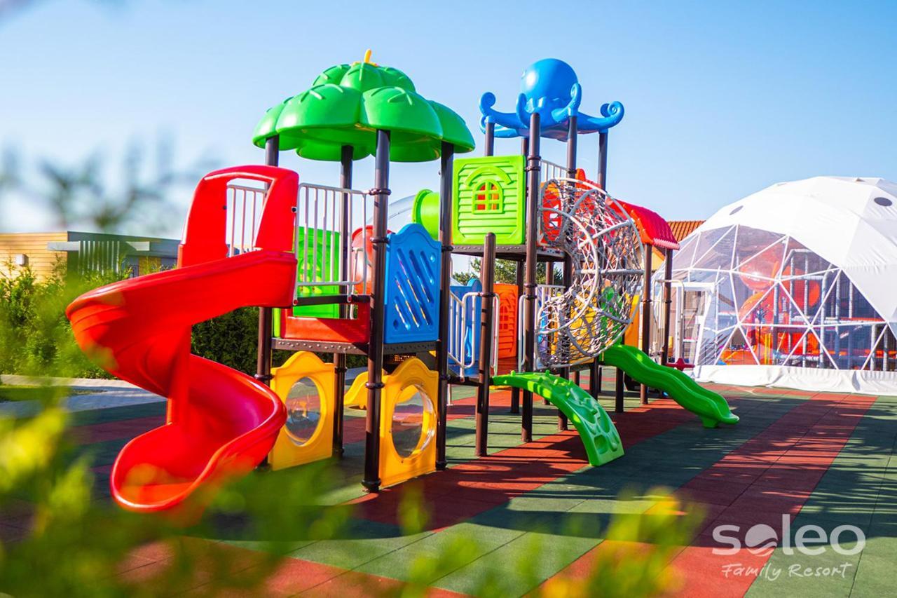 Soleo Family Resort - Domki 3 Min Od Morza - 3 Baseny, 4 Jacuzzi, Sauna, Animacje, Malpi Gaj, 3 Sale Zabaw, 4 Place Zabaw, 2 Restauracje רבאל מראה חיצוני תמונה