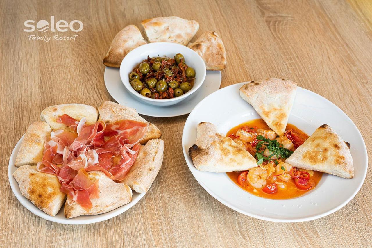 Soleo Family Resort - Domki 3 Min Od Morza - 3 Baseny, 4 Jacuzzi, Sauna, Animacje, Malpi Gaj, 3 Sale Zabaw, 4 Place Zabaw, 2 Restauracje רבאל מראה חיצוני תמונה